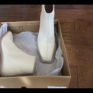 Boots. Stunning boots in leather and insole leather